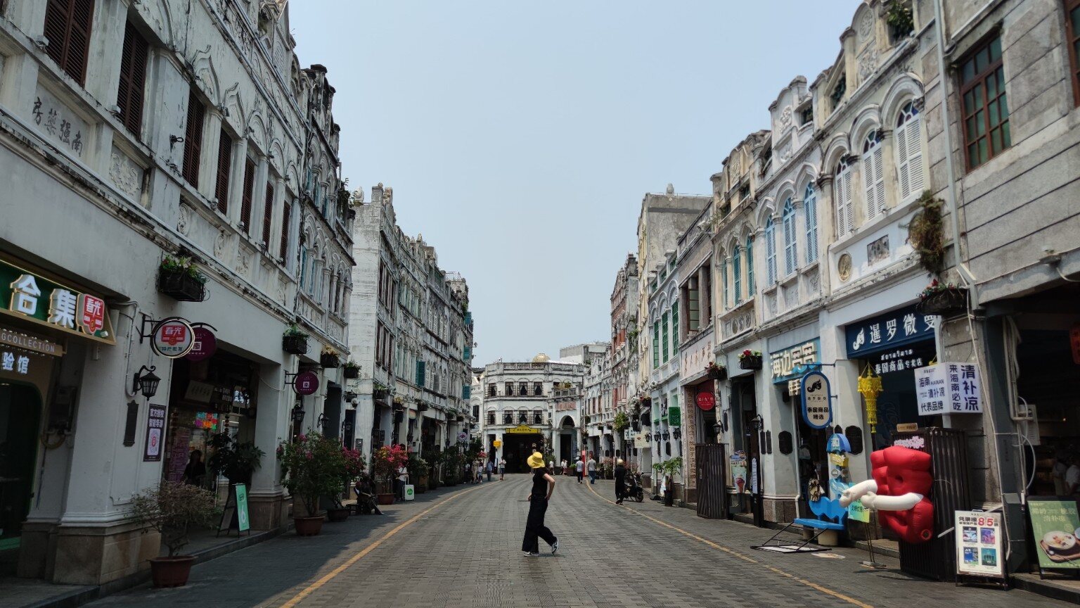 Historische Häuser in einer Straße der Altstadt von Haikou