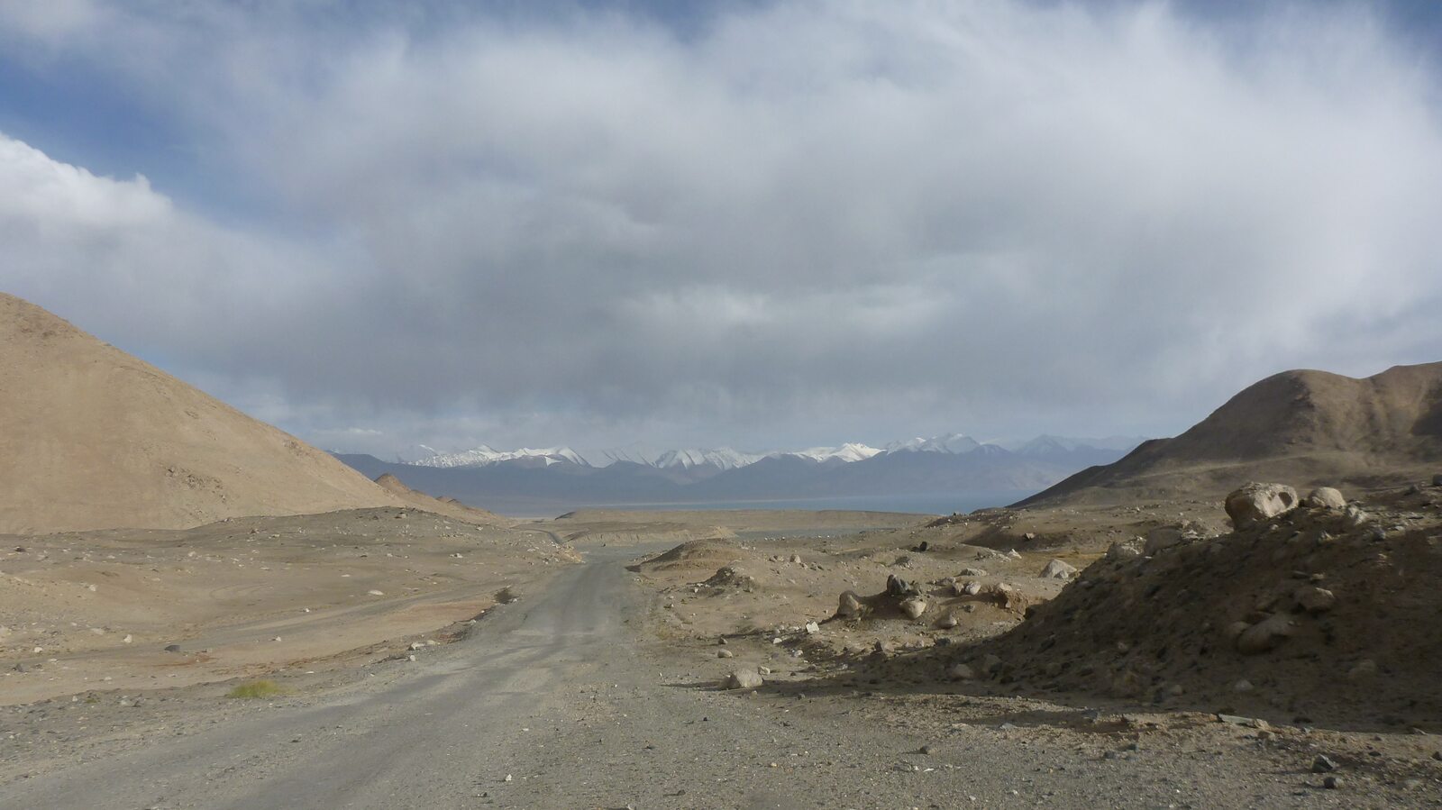 Rally vehicle on the Pamir Highway